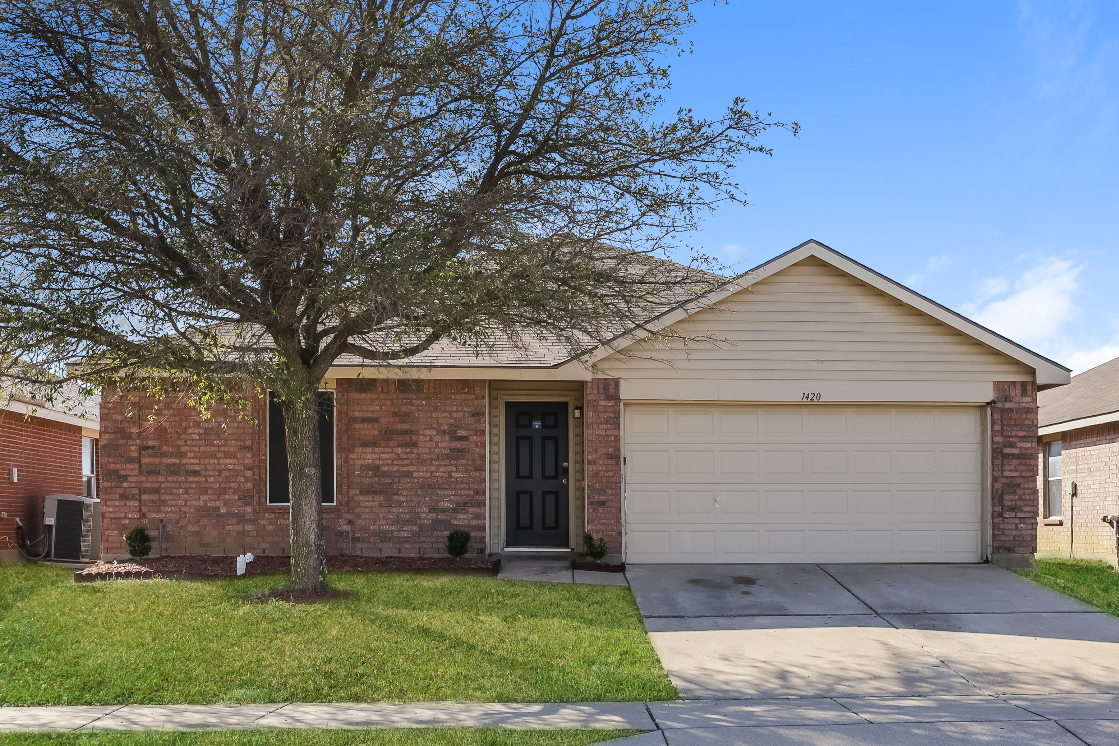 1420 Castle Ridge Rd Fort Worth, TX 76140